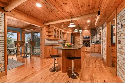 1819 W Holmes Ct, Milwaukee, WI 53221 - Photo 19