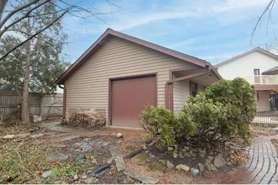 1819 W Holmes Ct, Milwaukee, WI 53221 - Photo 35