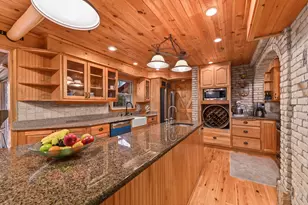 1819 W Holmes Ct, Milwaukee, WI 53221 - Photo 7