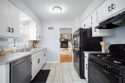 172 N 92nd St, Milwaukee, WI 53226 - Photo 7