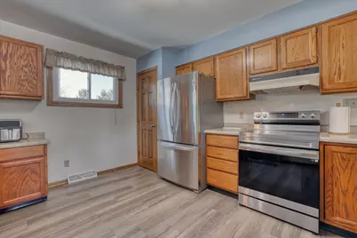 S94W35101  Crestfield Ct, Eagle, WI 53119 - Photo 3