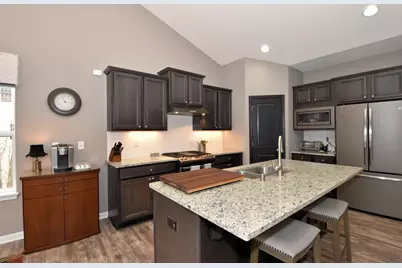 8724  Shady Oak Trl, Racine, WI 53406 - Photo 13