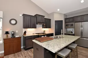 8724 Shady Oak Tr, Racine, WI 53406 - Photo 13