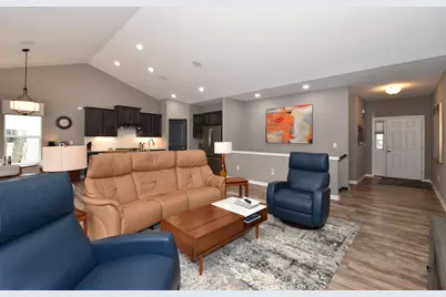 8724  Shady Oak Trl, Racine, WI 53406 - Photo 9