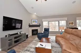 8724 Shady Oak Tr, Racine, WI 53406 - Photo 3