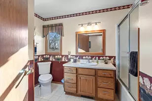 5311 Heatherfield Ct, Sheboygan, WI 53083 - Photo 9