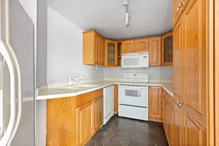 1633 N Prospect Ave, Milwaukee, WI 53202 - Photo 5