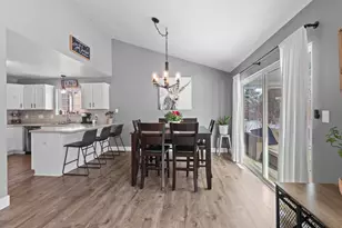 1227 Oriole Dr, Oconomowoc, WI 53066 - Photo 9