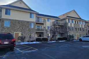 530 Windstone Dr, Hartland, WI 53029 - Photo 1