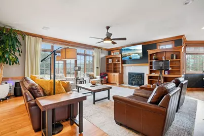 923 N Evergreen Cir, Hartland, WI 53029 - Photo 7