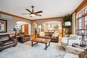 923 N Evergreen Circle, Hartland, WI 53029 - Photo 5