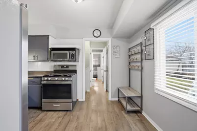 2232 W Carrington Ave, Oak Creek, WI 53154 - Photo 9