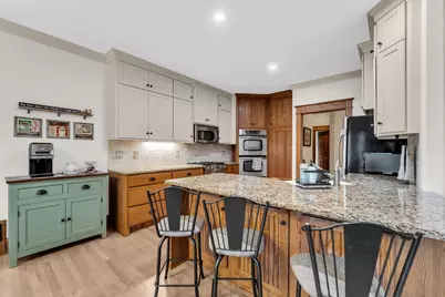 8902  Shadowood Trl, Racine, WI 53406 - Photo 19