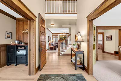 8902  Shadowood Trl, Racine, WI 53406 - Photo 5