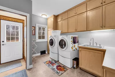 8902  Shadowood Trl, Racine, WI 53406 - Photo 25