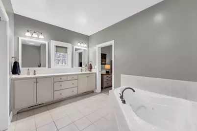 8902  Shadowood Trl, Racine, WI 53406 - Photo 13