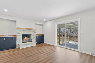 5389 S 51st St, Greendale, WI 53129 - Photo 7