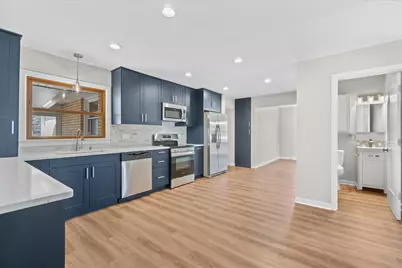 5389 S 51st St, Greendale, WI 53129 - Photo 5