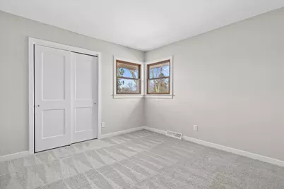 5389 S 51st St, Greendale, WI 53129 - Photo 15