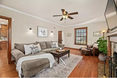 2403 N 71st St, Wauwatosa, WI 53213 - Photo 11