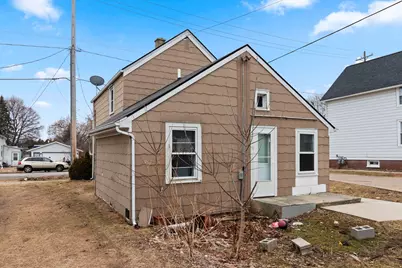 1010  Hamilton St, Manitowoc, WI 54220 - Photo 5