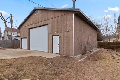1010  Hamilton St, Manitowoc, WI 54220 - Photo 35