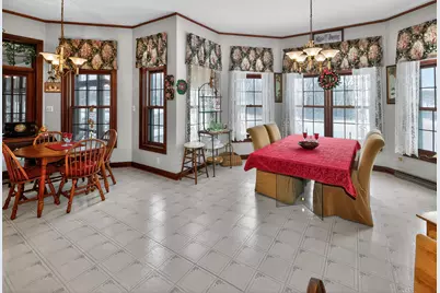 2075  Parkwood Ct, Grafton, WI 53024 - Photo 7