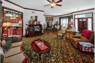 2075  Parkwood Ct, Grafton, WI 53024 - Photo 9