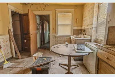 2466 N 33rd St, Milwaukee, WI 53210 - Photo 9