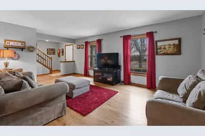 8044 W Beacon Hill Dr, Franklin, WI 53132 - Photo 5