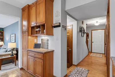 8044 W Beacon Hill Dr, Franklin, WI 53132 - Photo 11