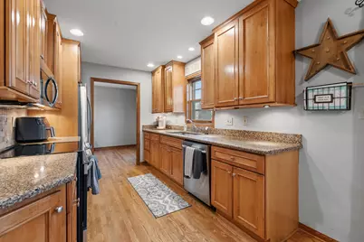 8044 W Beacon Hill Dr, Franklin, WI 53132 - Photo 9