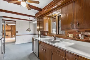 370 Douglas Ln, Cedarburg, WI 53012 - Photo 9