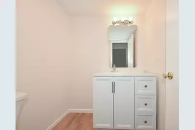 8673 N 73rd St, Milwaukee, WI 53223 - Photo 9