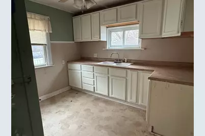 645 S Oak Park Ct, Milwaukee, WI 53214 - Photo 9