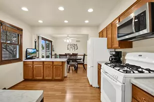 6215 W Leroy Ave, Greenfield, WI 53220 - Photo 5