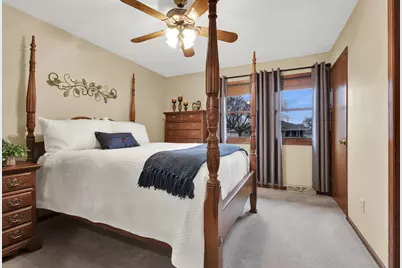 6215 W Leroy Ave, Greenfield, WI 53220 - Photo 7