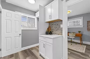 3530 W Park Hill Ave, Milwaukee, WI 53208 - Photo 13