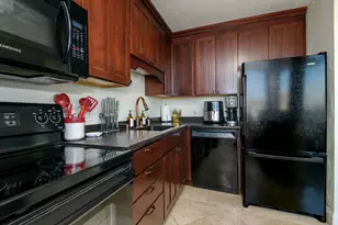 929 N Astor St, Milwaukee, WI 53202 - Photo 9