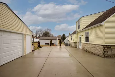 2645 S 91st St, West Allis, WI 53227 - Photo 31