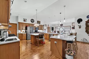 4812 S 39th St, Greenfield, WI 53221 - Photo 5