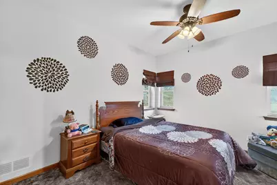 4812 S 39th St, Greenfield, WI 53221 - Photo 11