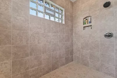 4812 S 39th St, Greenfield, WI 53221 - Photo 13