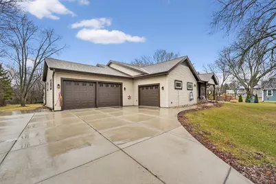 4812 S 39th St, Greenfield, WI 53221 - Photo 25