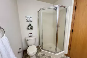 2210 N 15th St, Milwaukee, WI 53205 - Photo 9