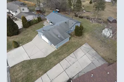 5240  Linden Cir, Racine, WI 53406 - Photo 7