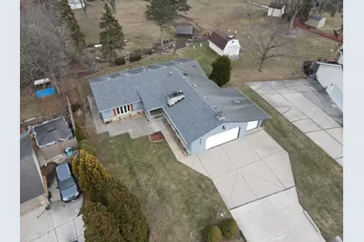 5240  Linden Cir, Racine, WI 53406 - Photo 3