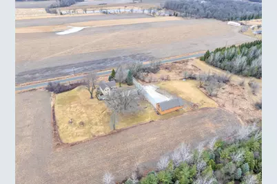 8210  Kettle View Dr, Kewaskum, WI 53040 - Photo 7