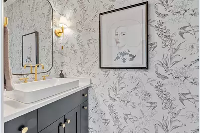 2202 N Terrace Ave, Milwaukee, WI 53202 - Photo 17