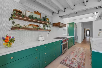 2202 N Terrace Ave, Milwaukee, WI 53202 - Photo 9